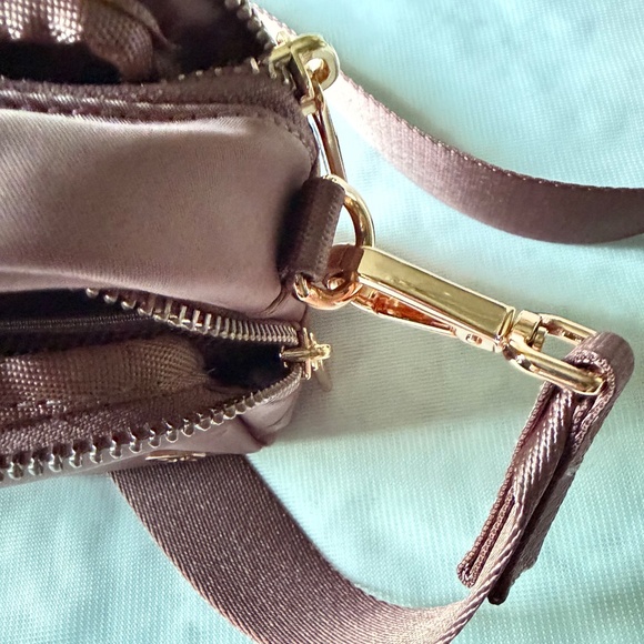 Lululemon Everywhere Crossbody Bag - Picture 7 of 9